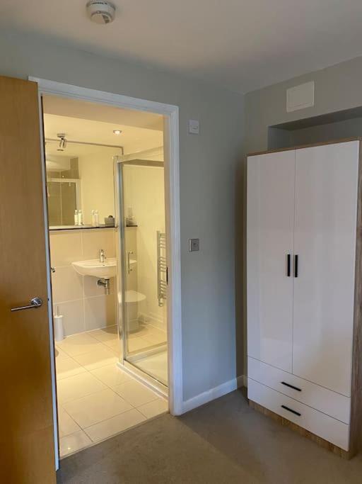 Modern Apartment, Fistral Beach Ньюки Экстерьер фото