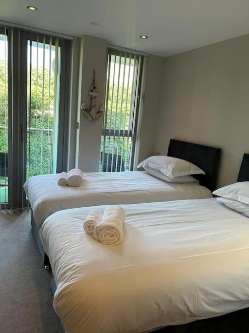 Modern Apartment, Fistral Beach Ньюки Экстерьер фото